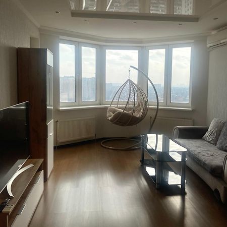 View Apartments, 22 Floor With 2 Rooms เคียฟ ภายนอก รูปภาพ