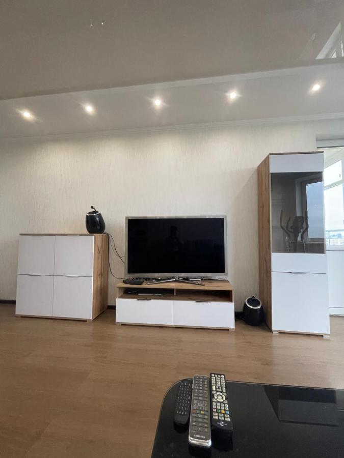View Apartments, 22 Floor With 2 Rooms เคียฟ ภายนอก รูปภาพ