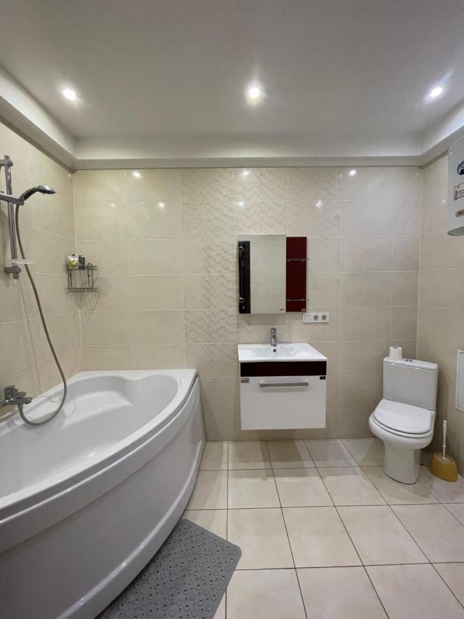 View Apartments, 22 Floor With 2 Rooms เคียฟ ภายนอก รูปภาพ